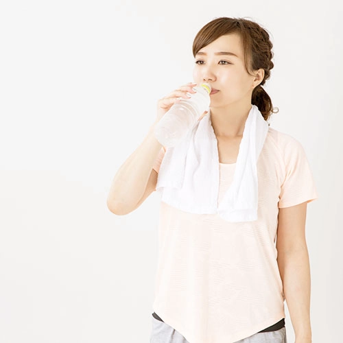 岩盤温熱療法後の水分補給とお着替えのイメージ